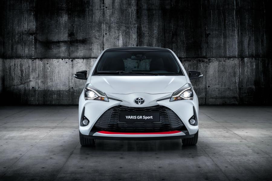  Toyota Yaris GR Sport 2018 года  (EU) (фото 4 из 4)